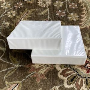 Avery Heavy Duty 3 Ring Binder white D style rings  4 inside pockets  2 BINDERS